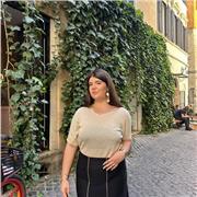 Profesora de historia ofreces clases a alumnos desde primaria a universidad